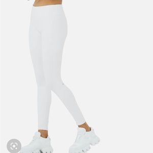 ALO Yoga 7/8 High-Waist Airbrush Legging in White, XS